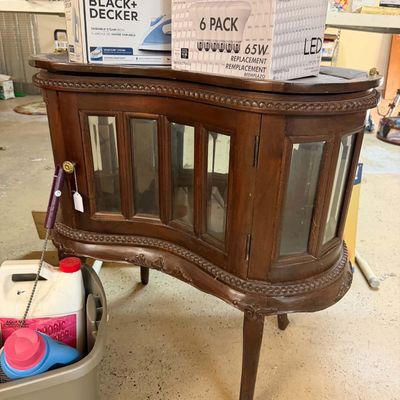 Lot 23: Tools, Luggage, Household Cleaners, & Decor