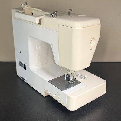 Brother XL-2027 Computerized Sewing Machine with Case & Accessories