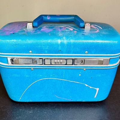 Vintage Blue Hard Shell Train Case Makeup Vanity Suitcase