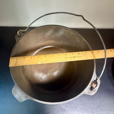 Ridgeway by Kelty Cast Iron Camp Dutch Oven with Lid
