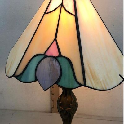 Vintage Tiffany-style Accent Table Lamp