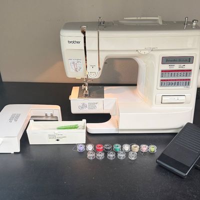 Brother XL-2027 Computerized Sewing Machine with Case & Accessories