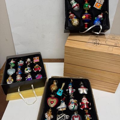 Museum Thomas Series Blown Glass Christmas Ornaments with Wooden Chest