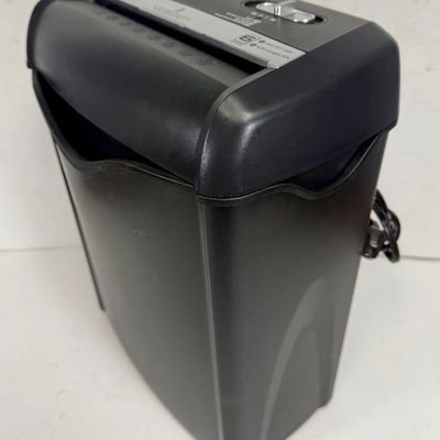 AmazonBasics 6-Sheet Paper and Credit Card Shredder