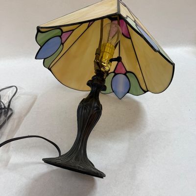 Vintage Tiffany-style Accent Table Lamp