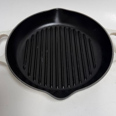 Le Creuset Enameled Cast Iron Round Grill Pan - 9 3/4 Inch
