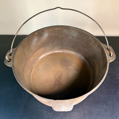 Ridgeway by Kelty Cast Iron Camp Dutch Oven with Lid