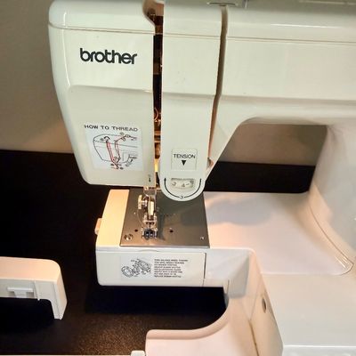 Brother XL-2027 Computerized Sewing Machine with Case & Accessories