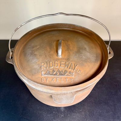 Ridgeway by Kelty Cast Iron Camp Dutch Oven with Lid