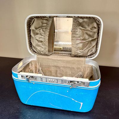 Vintage Blue Hard Shell Train Case Makeup Vanity Suitcase