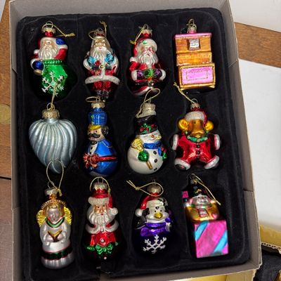 Museum Thomas Series Blown Glass Christmas Ornaments with Wooden Chest
