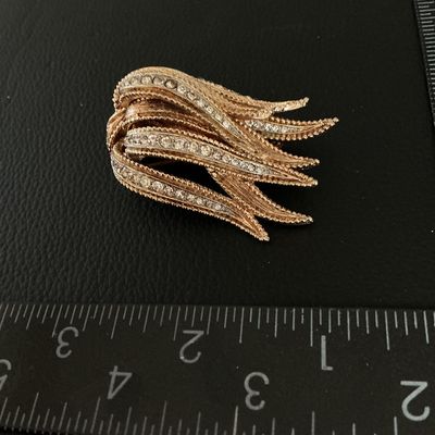 Vintage Sarah Coventry Gold Tone Rhinestone Tulip Brooch