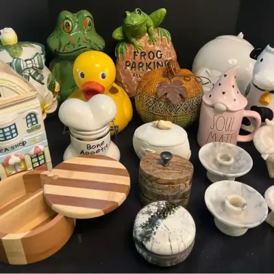 Whimsical Kitchen Cookie Jars & Decor