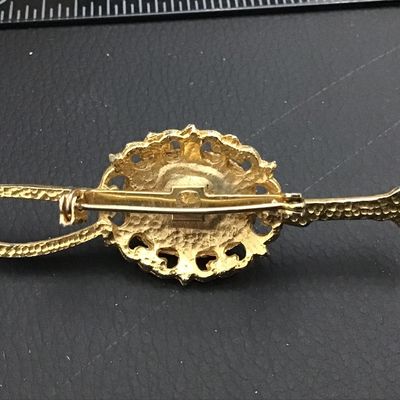 Giraffe Faux Pearl Brooch
