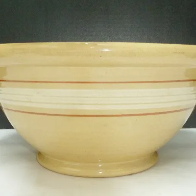 LG. Vintage yelloware mix bowl