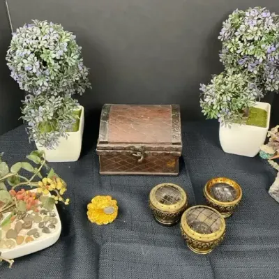 Mixed Décor & Curio Collection