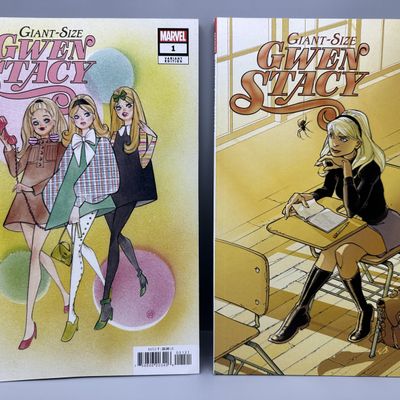 Marvel Comics Giant-Size Gwen Stacy #1 (2022) lot of 2 - Standard and Peach Momoko Variant Edition