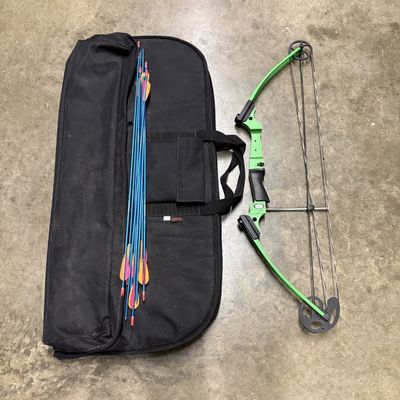 Genesis Original Compound Bow and Arrow Set with Case