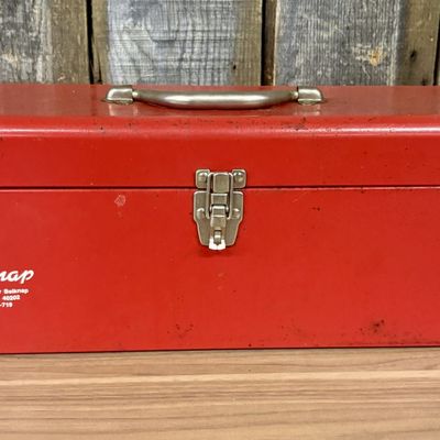 Belknap Model T17-719 Red Painted Steel Tool Box with Removable Tray