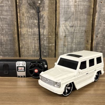Maisto Tech Mercedes-Benz G-Class Radio Controlled Model Vehicle with Remote