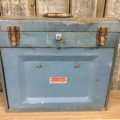 Belknap Inc Blue Grass Machinist Tool Chest with Key