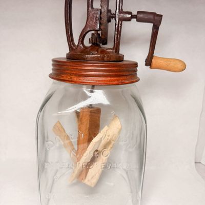 DAZEY NO 20 GLASS BUTTER CHURN