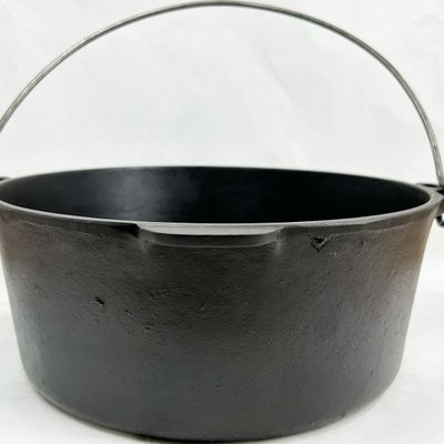 CAST IRON SIZE 8 DUTCH OVEN