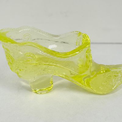 VASELINE GLASS VICTORIAN STYLE SLIPPER