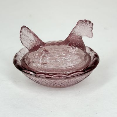 AMETHYST GLASS MINI HEN ON NEST
