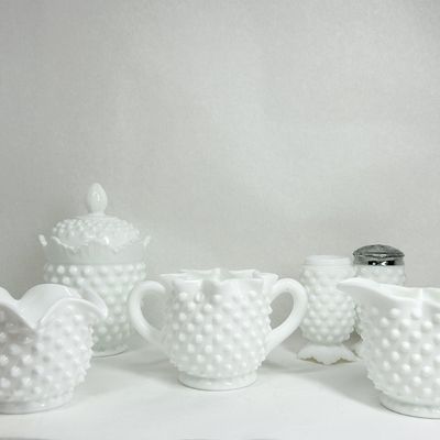 A COLLECTION OF WHITE HOBNAIL MILK GLASS TABLEWARE