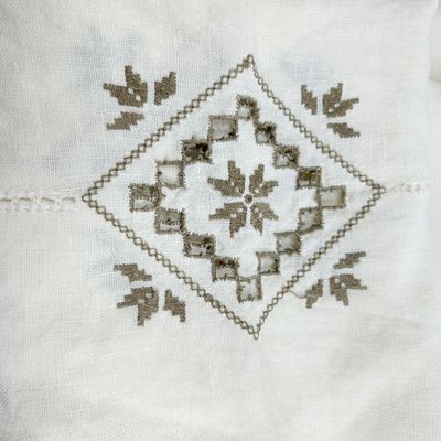 EMBROIDERED WHITE LINEN TABLECLOTH, MID-20TH CENTURY