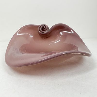MID-CENTURY MAUVE ART GLASS BOWL