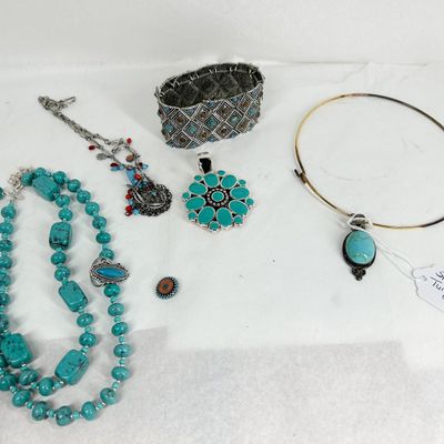 ASSORTMENT OF TURQUOISE AND SILVER-TONE JEWELRY