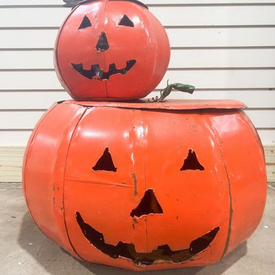 PAIR OF STACKED METAL JACK-O-LANTERNS