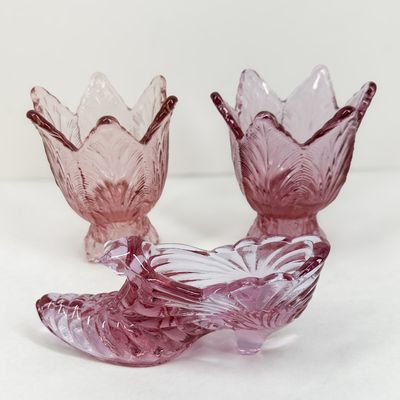FENTON PINK GLASS SLIPPER AND TULIPS, 1990S