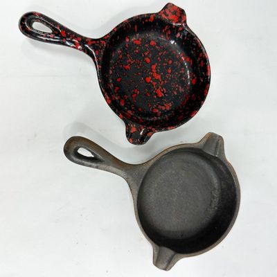 PAIR OF MINIATURE CAST IRON SKILLET ASHTRAYS