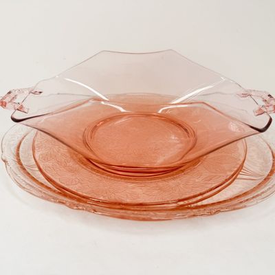 GROUP OF PINK DEPRESSION GLASS SERVING PIECES