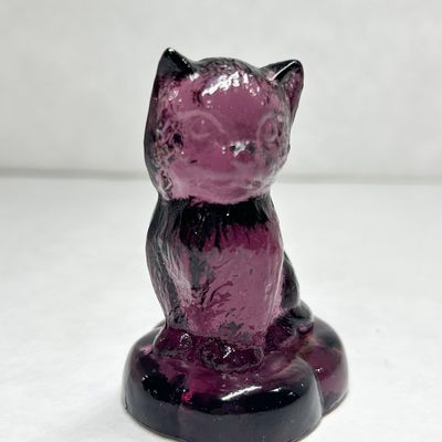 BOYD AMETHYST SITTING KITTEN ON PILLOW