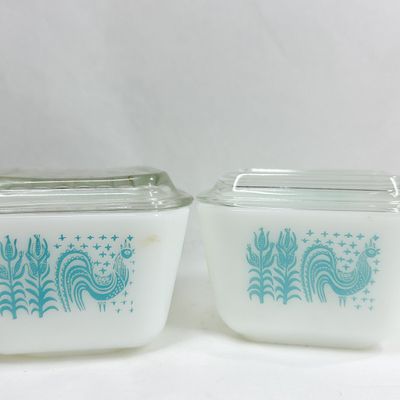 PYREX BUTTERPRINT MILK GLASS REFRIGERATOR DISHES
