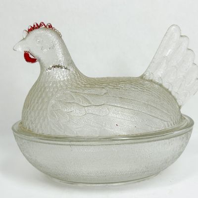 INDIANA GLASS HEN ON NEST
