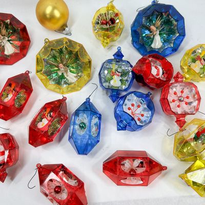 VINTAGE DIORAMA CHRISTMAS ORNAMENT COLLECTION