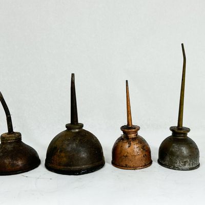 ASSORTMENT OF VINTAGE METAL OILERS