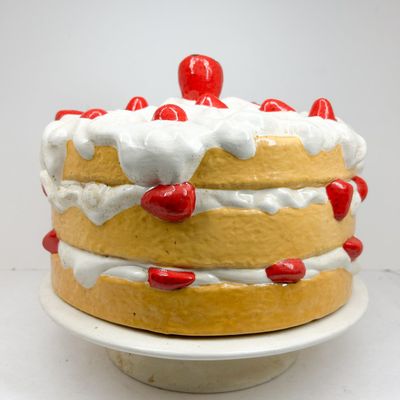 STRAWBERRY SHORTCAKE CERAMIC DOME AND STAND