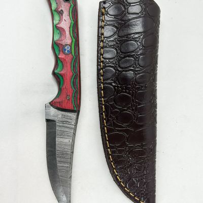 DAMASCUS STEEL AND LAMINATED WOOD HUNTING KNIFE