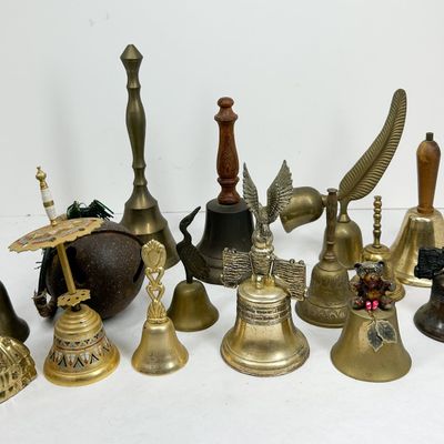 FIFTEEN VINTAGE ASSORTED METAL/BRASS BELLS