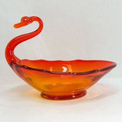 AMBERINA ART GLASS SWAN BOWL, MID-20TH CENTURY