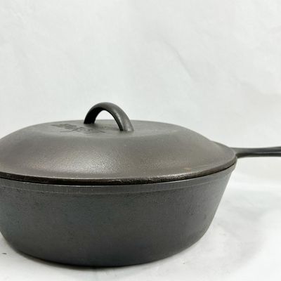 LODGE CAST IRON COVERED CHICKEN FRYER