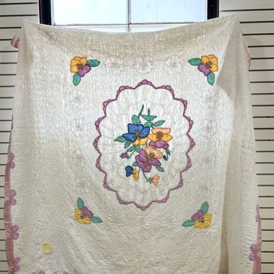 APPLIQUE PANSY COTTON QUILT, MID-CENTURY