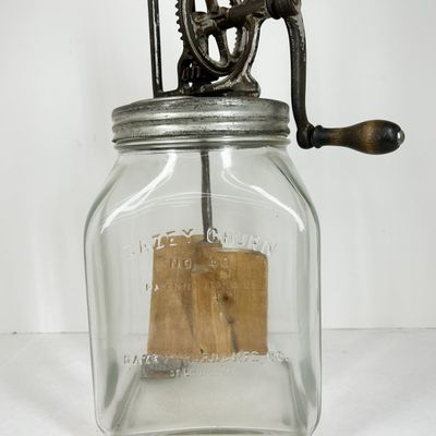 DAZEY NO 40 GLASS CHURN