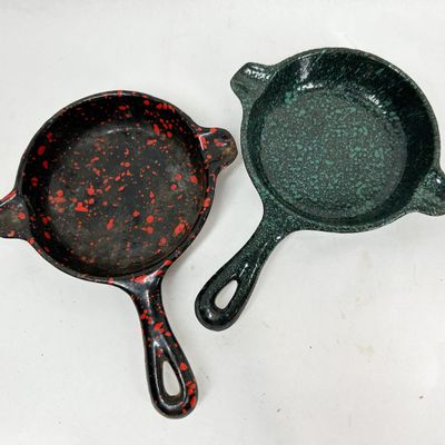PAIR OF SPECKLEWARE ENAMELED CAST IRON ASHTRAYS